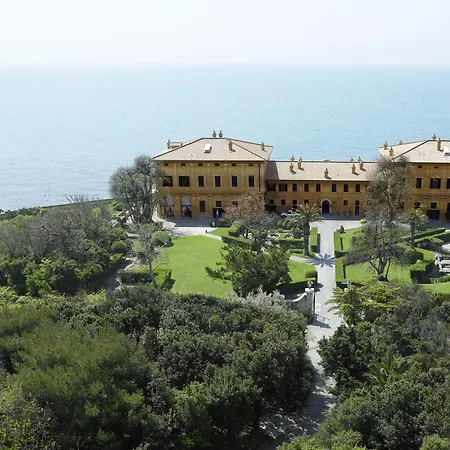 Szálloda La Posta Vecchia Ladispoli