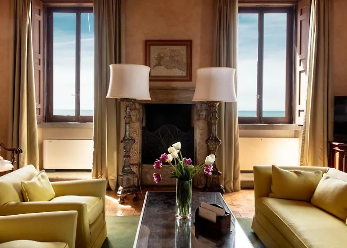 拉波斯塔维奇亚酒店 酒店