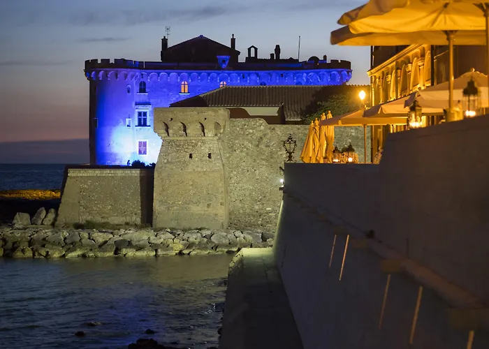 拉波斯塔维奇亚酒店 酒店