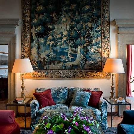 Hotel La Posta Vecchia 5*