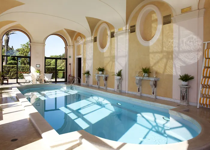 מלון La Posta Vecchia 5*